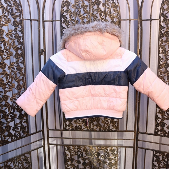 Tommy Hilfiger Kids Puffer Winter jacket with Faux Fur hood Size 2T, light Pink - Picture 3 of 4